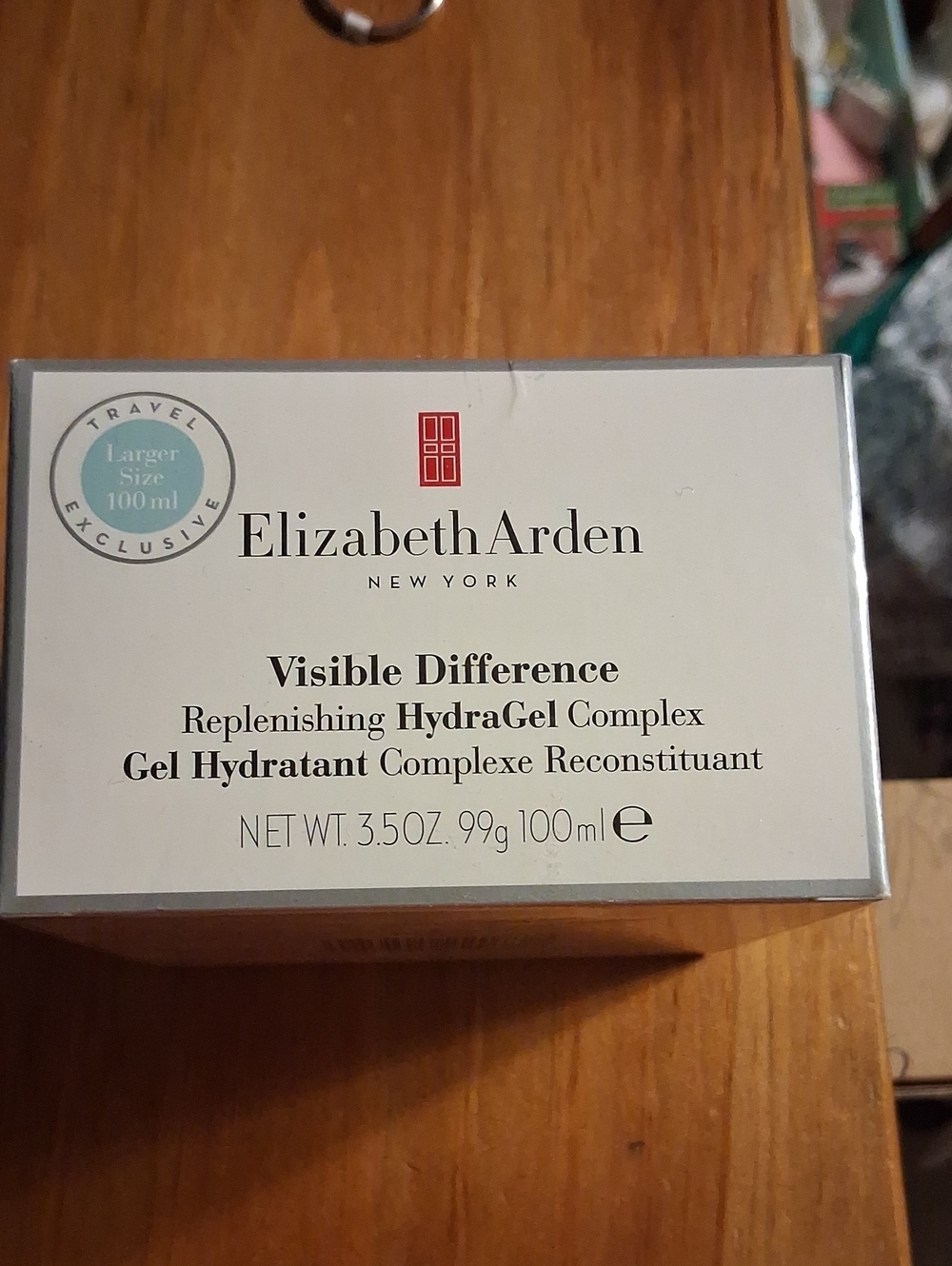 Elizabeth Arden Visible Difference Replenishing HydraGel Complex - White